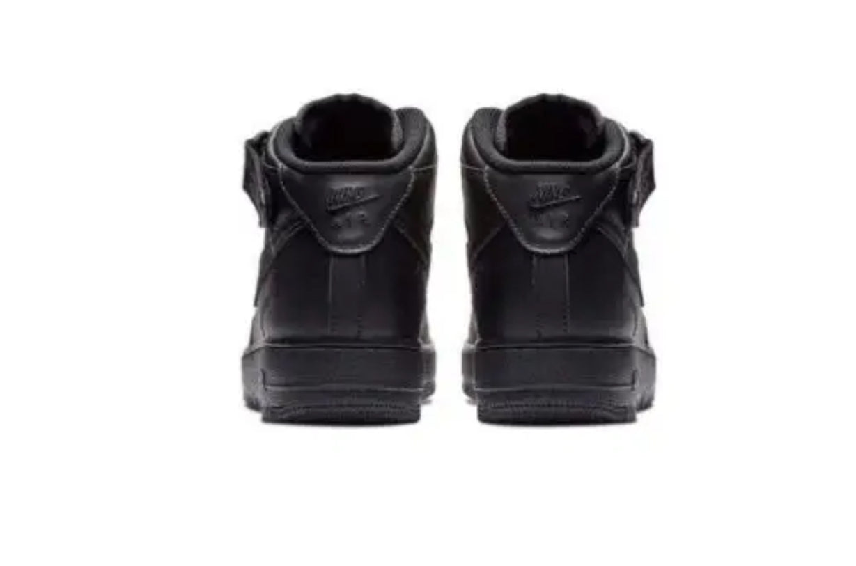 Nike Airforce – Mid Black